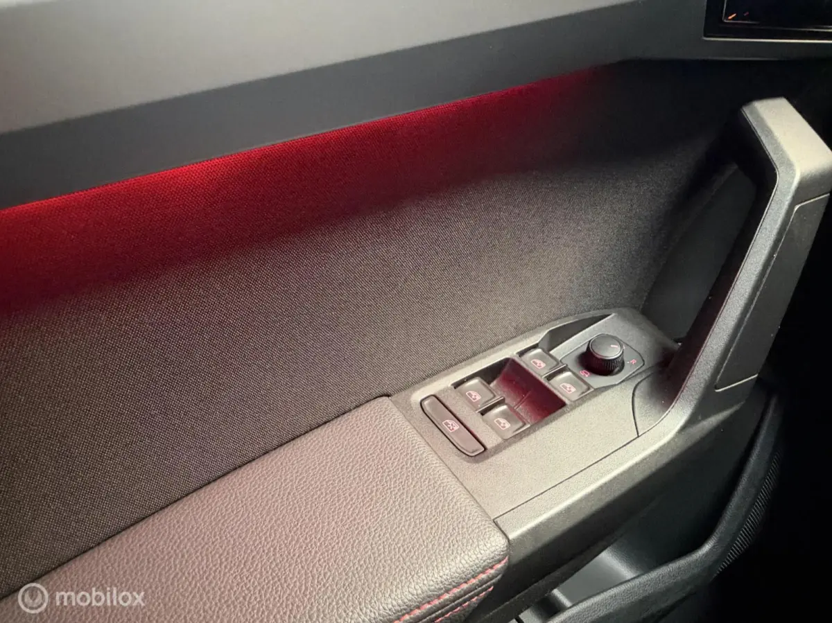 1.0 TSI 110pk FR Business Intense 2021 / Camera / Virtual cockpit / Trekhaak / Keyless / Carplay / NAP