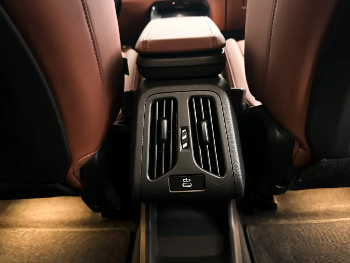 xDrive25e | Parkeercamera | Stoelverwarming | Harman Kardon | M-Sport pakket | Trekhaak