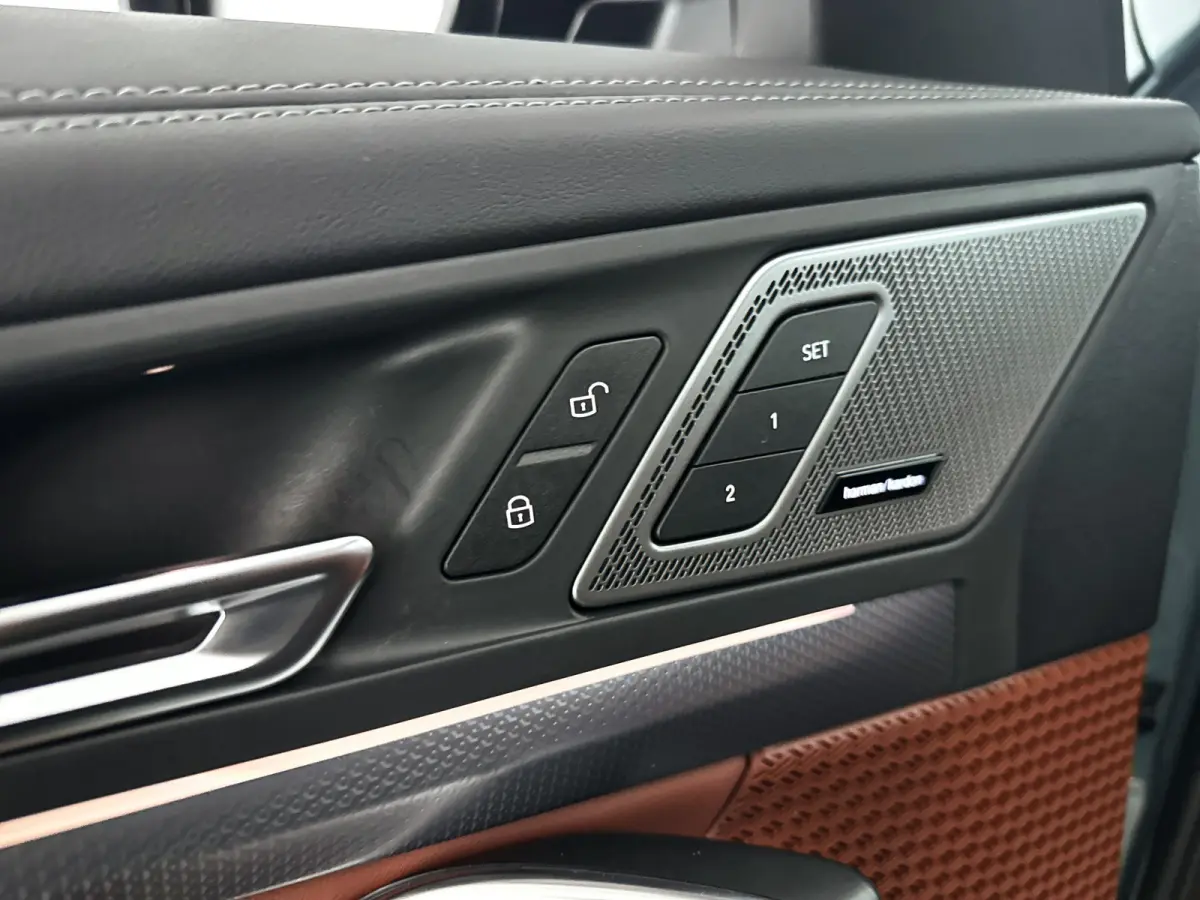 xDrive25e | Parkeercamera | Stoelverwarming | Harman Kardon | M-Sport pakket | Trekhaak