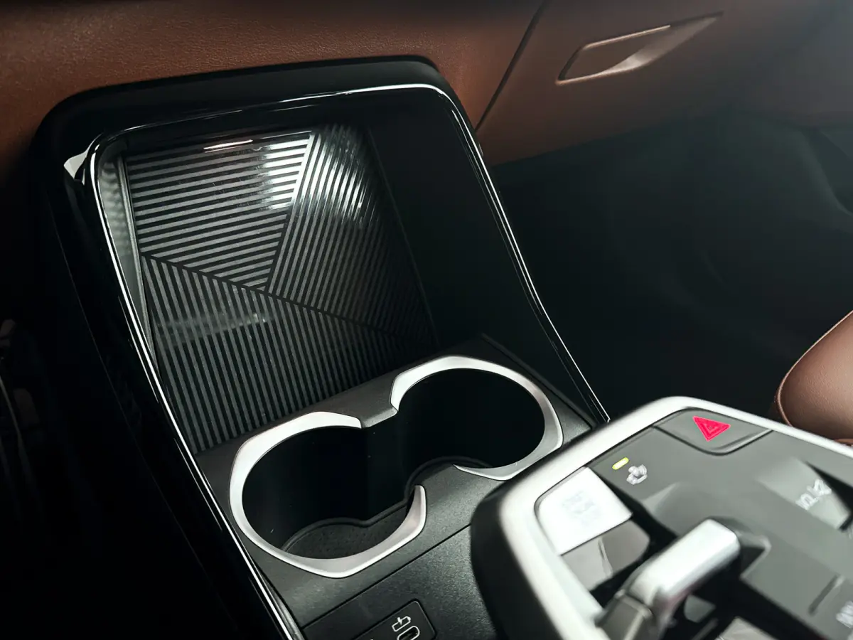 xDrive25e | Parkeercamera | Stoelverwarming | Harman Kardon | M-Sport pakket | Trekhaak