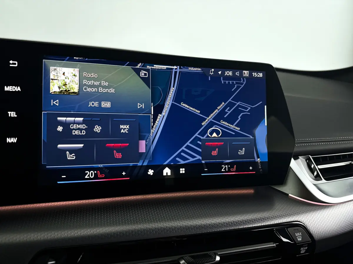 xDrive25e | Parkeercamera | Stoelverwarming | Harman Kardon | M-Sport pakket | Trekhaak