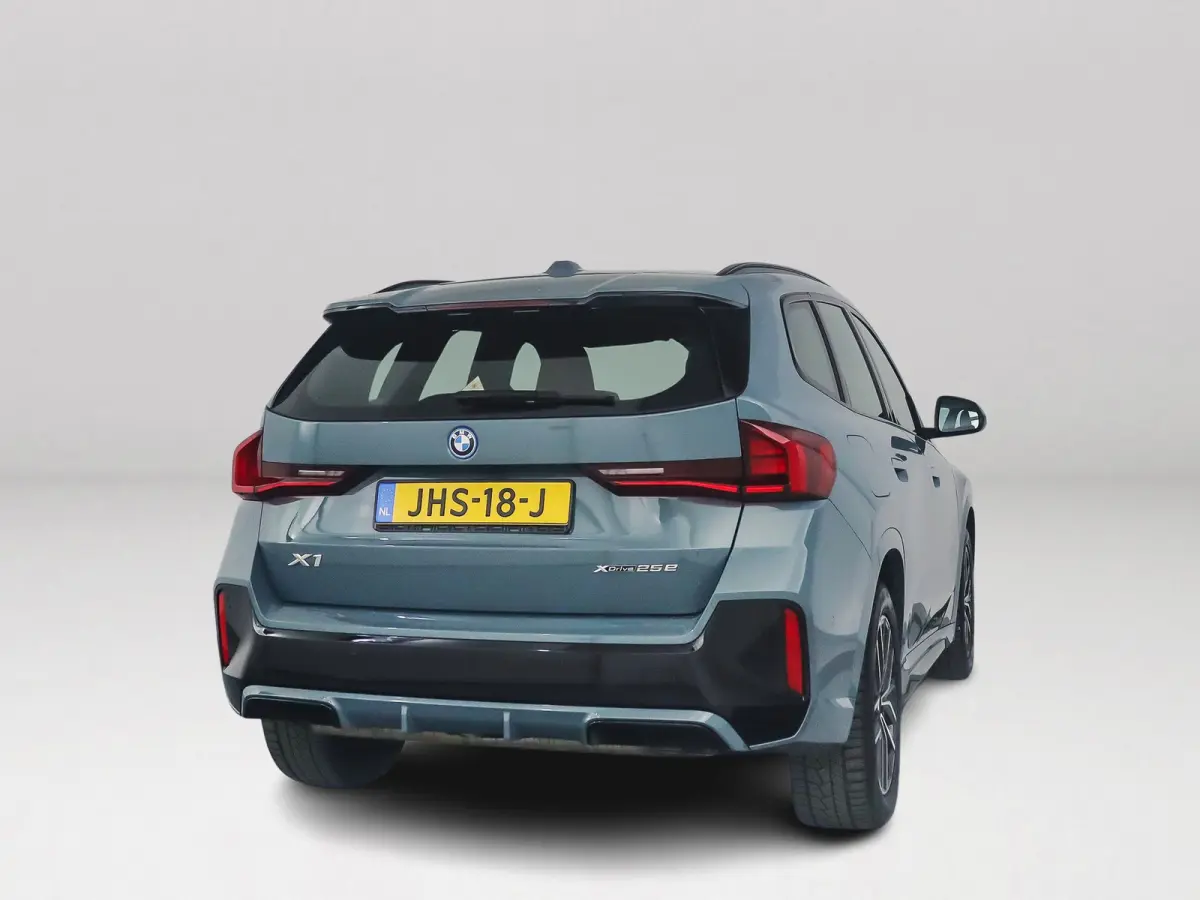 xDrive25e | Parkeercamera | Stoelverwarming | Harman Kardon | M-Sport pakket | Trekhaak