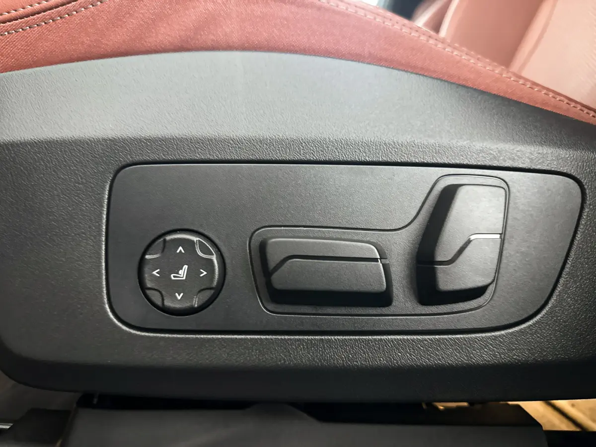 xDrive25e | Parkeercamera | Stoelverwarming | Harman Kardon | M-Sport pakket | Trekhaak