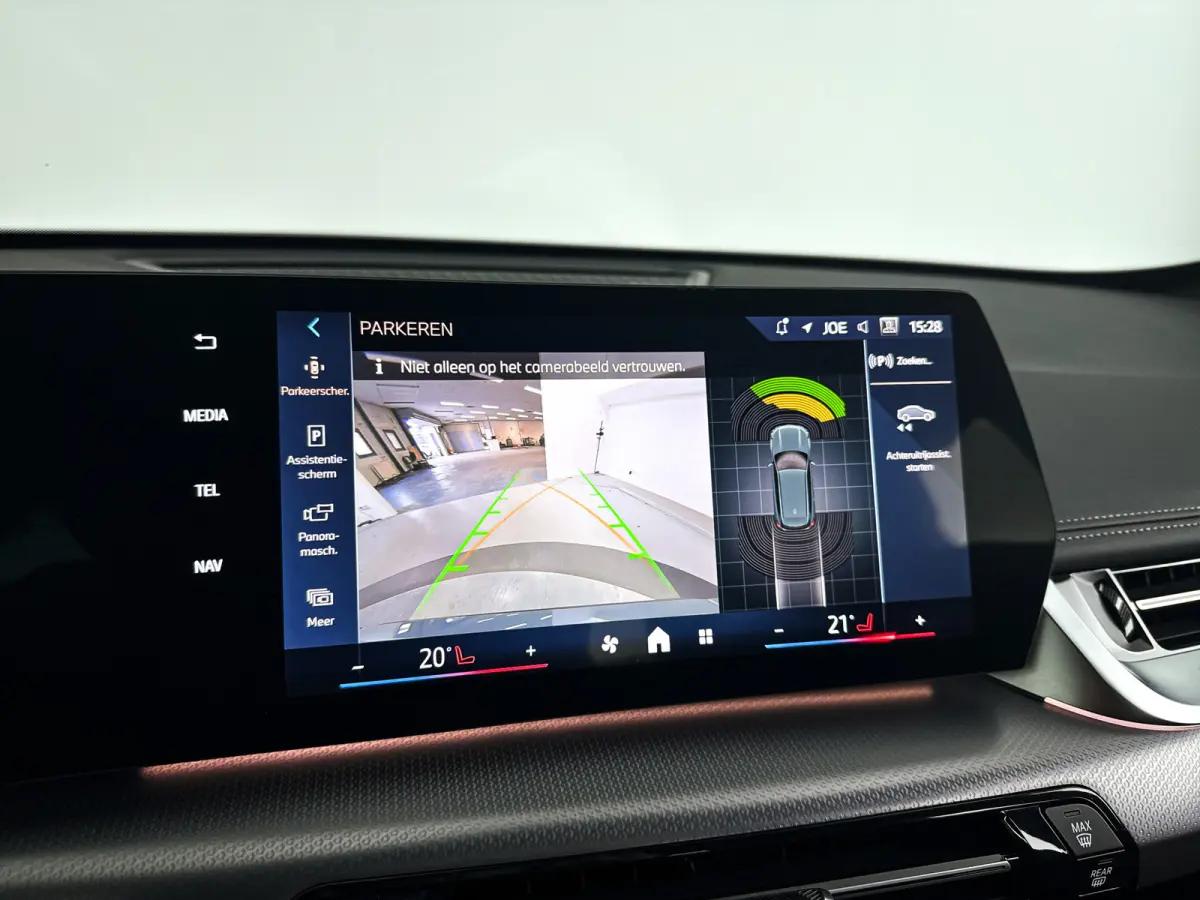 xDrive25e | Parkeercamera | Stoelverwarming | Harman Kardon | M-Sport pakket | Trekhaak