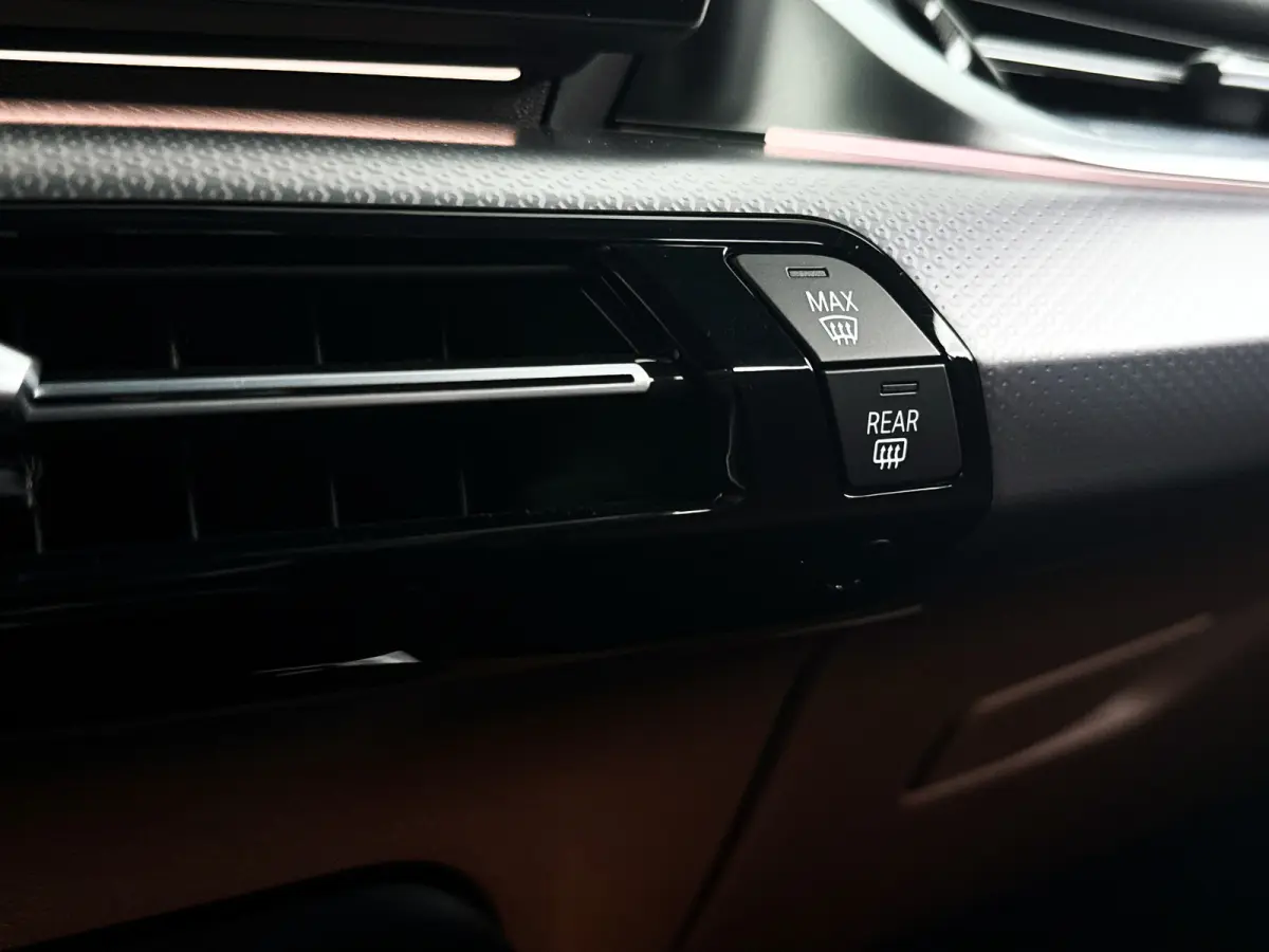 xDrive25e | Parkeercamera | Stoelverwarming | Harman Kardon | M-Sport pakket | Trekhaak
