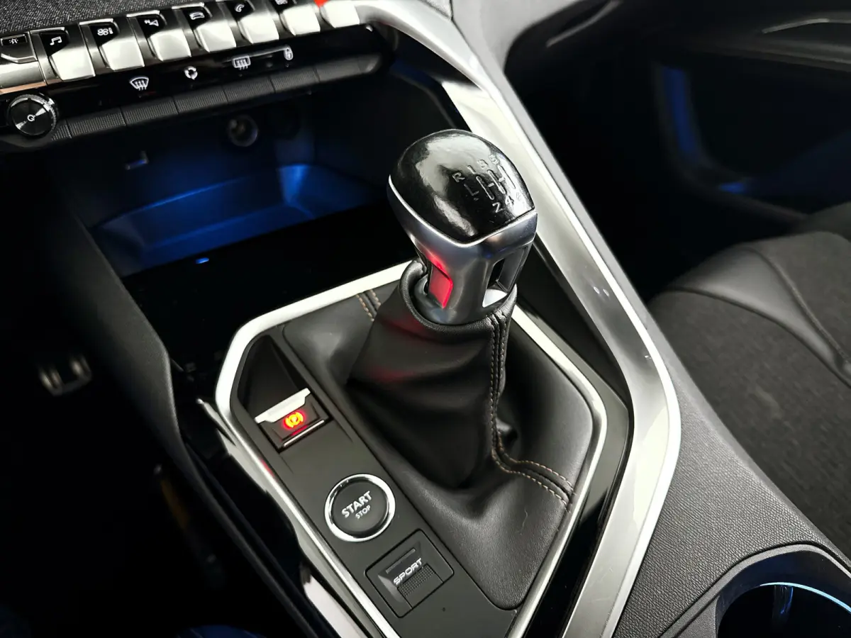 1.2 PureTech GT Line | Parkeercamera | Focal audio | Navigatie | Cruise control | BLIS