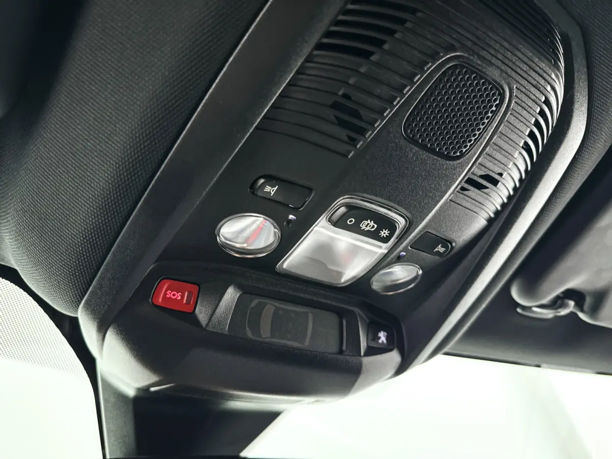 1.2 PureTech GT Line | Parkeercamera | Focal audio | Navigatie | Cruise control | BLIS