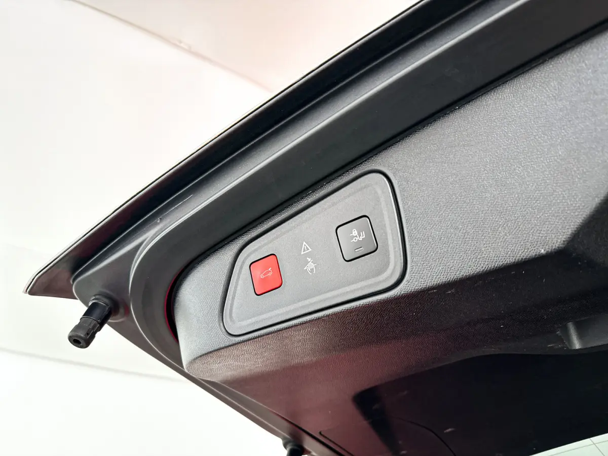 1.2 PureTech GT Line | Parkeercamera | Focal audio | Navigatie | Cruise control | BLIS