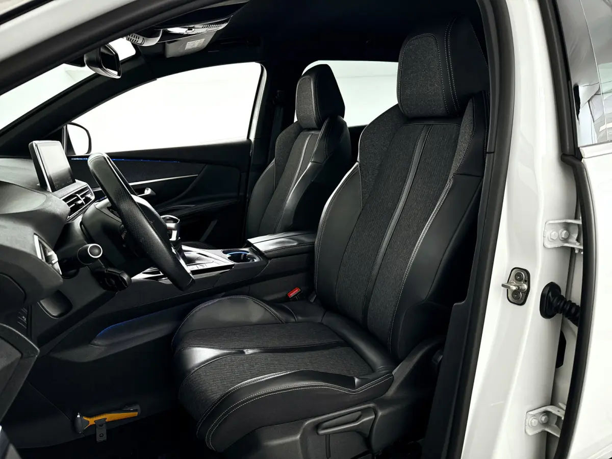 1.2 PureTech GT Line | Parkeercamera | Focal audio | Navigatie | Cruise control | BLIS