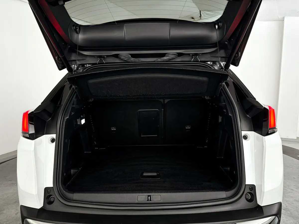 1.2 PureTech GT Line | Parkeercamera | Focal audio | Navigatie | Cruise control | BLIS