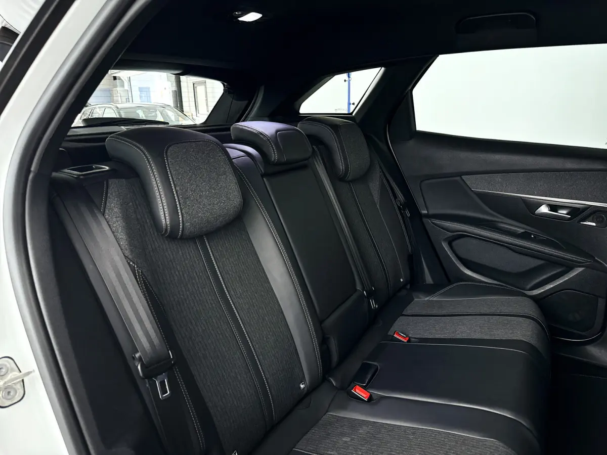 1.2 PureTech GT Line | Parkeercamera | Focal audio | Navigatie | Cruise control | BLIS
