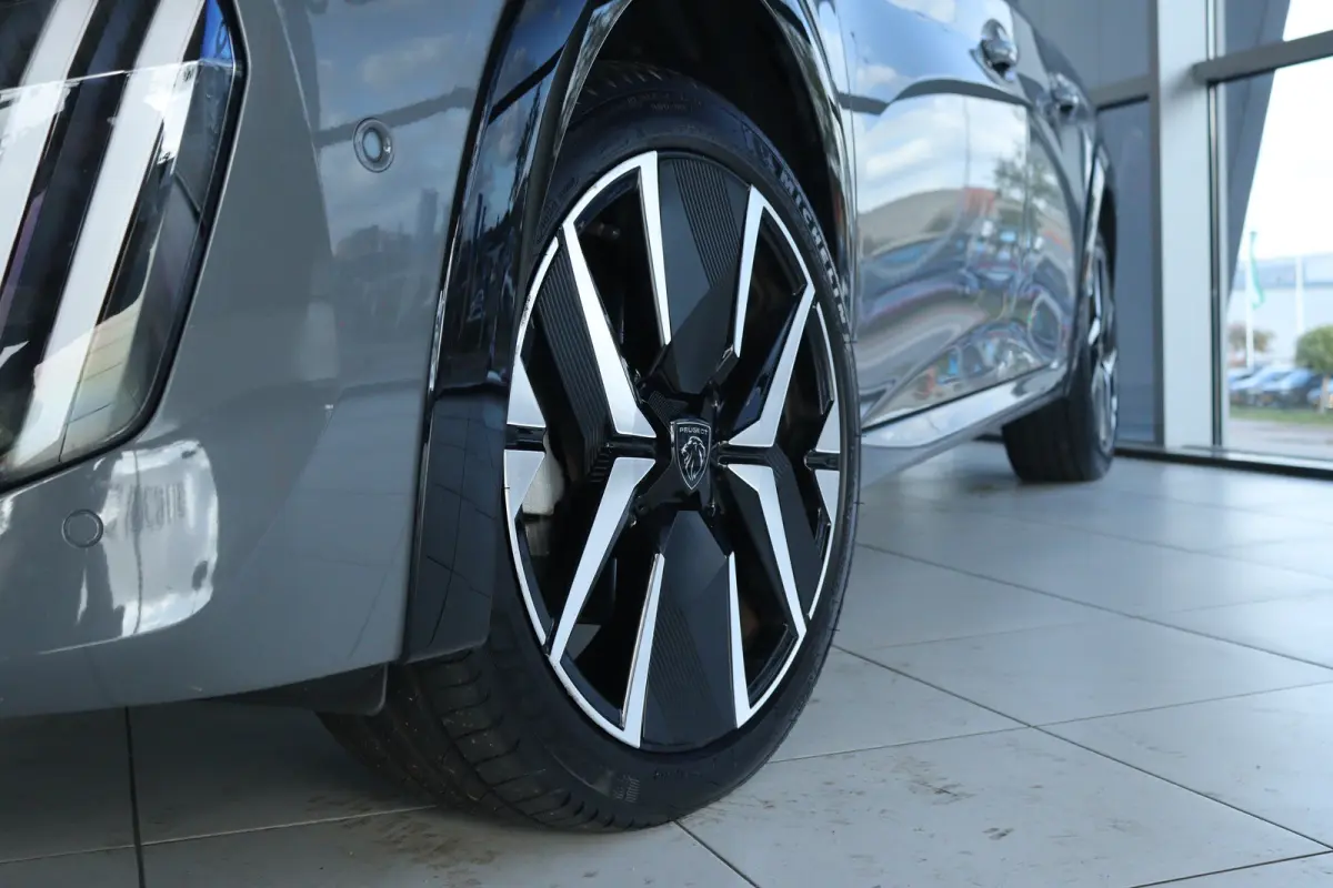 GT Avantage 51 kWh | Adapt. Cruise | Stoelverwarming | 360 Camera | Massage | Carplay | Alcantara | Keyless | LED | Climate | 17 Inch |