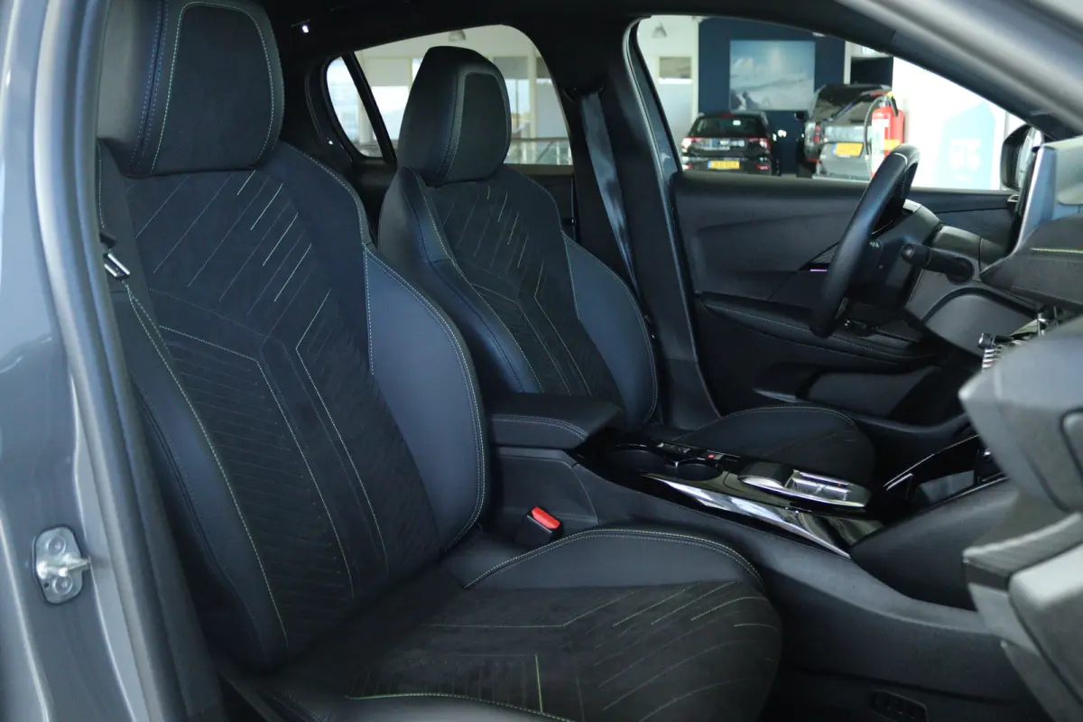 GT Avantage 51 kWh | Adapt. Cruise | Stoelverwarming | 360 Camera | Massage | Carplay | Alcantara | Keyless | LED | Climate | 17 Inch |