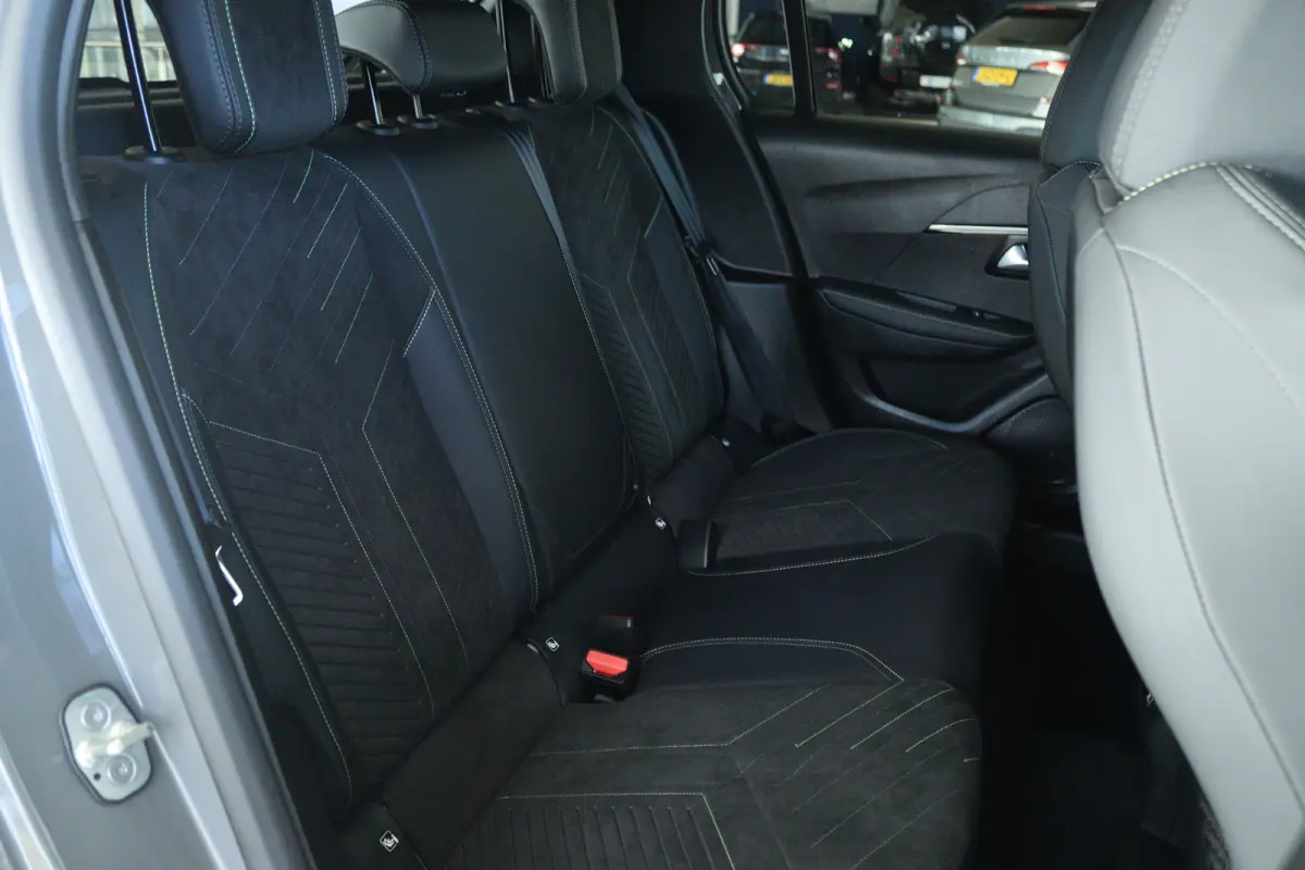 GT Avantage 51 kWh | Adapt. Cruise | Stoelverwarming | 360 Camera | Massage | Carplay | Alcantara | Keyless | LED | Climate | 17 Inch |