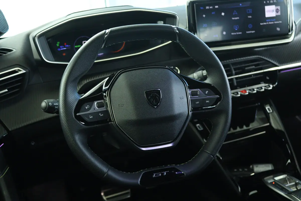 GT Avantage 51 kWh | Adapt. Cruise | Stoelverwarming | 360 Camera | Massage | Carplay | Alcantara | Keyless | LED | Climate | 17 Inch |