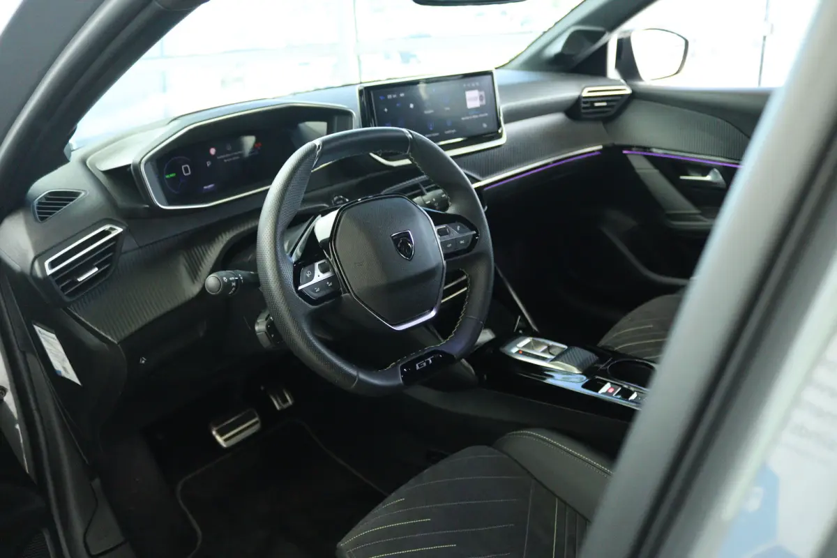GT Avantage 51 kWh | Adapt. Cruise | Stoelverwarming | 360 Camera | Massage | Carplay | Alcantara | Keyless | LED | Climate | 17 Inch |