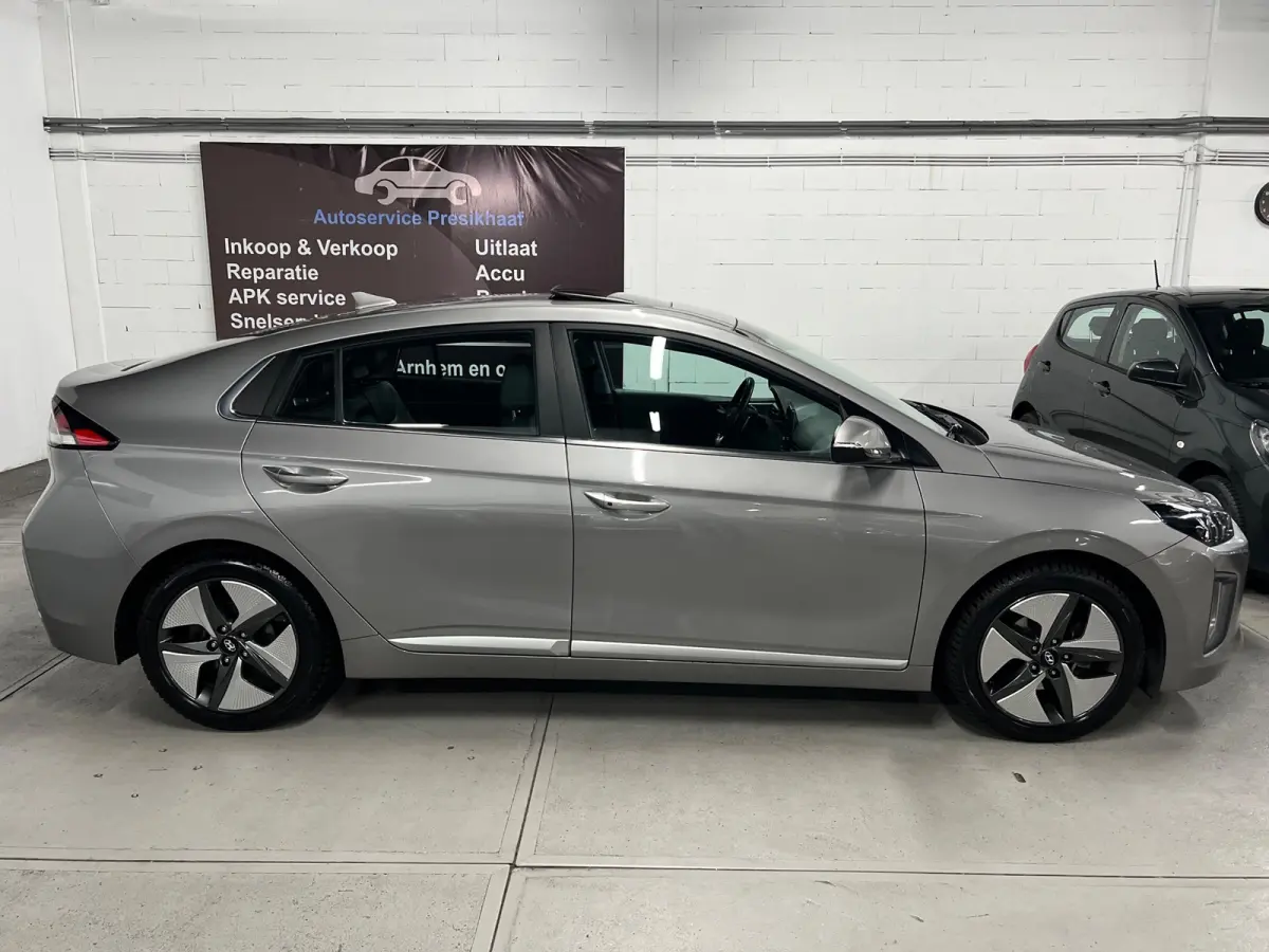 1.6 GDi Premium - Plus Sky Hybrid Automaat