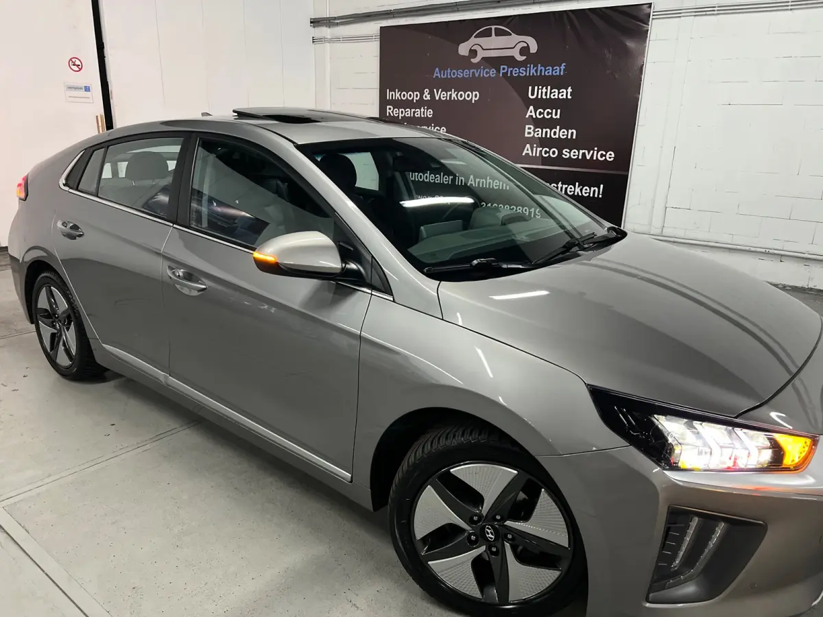 1.6 GDi Premium - Plus Sky Hybrid Automaat