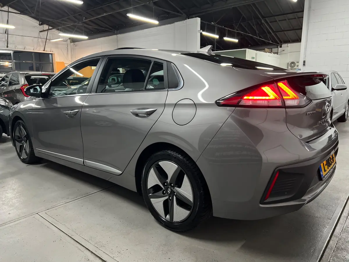 1.6 GDi Premium - Plus Sky Hybrid Automaat