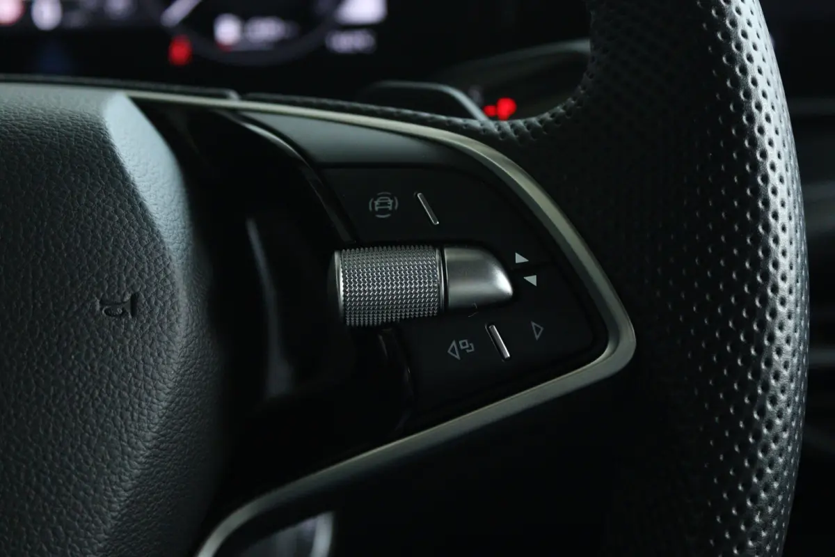 1.5 TSI MHEV Tour Edition | Adapt. Cruise | Stoelverwarming | Elektr. Stoel | Camera | Elektr. Klep | Keyless | Travel Assist | Memory | LED