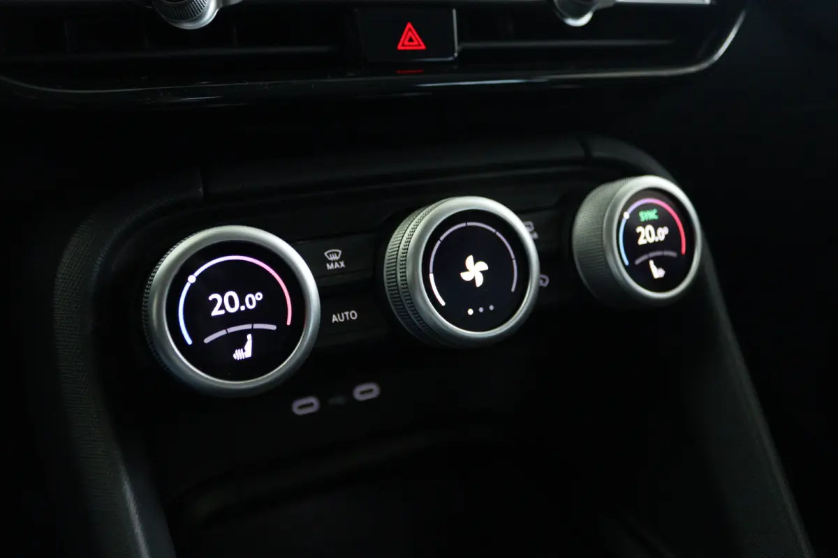 1.5 TSI MHEV Tour Edition | Adapt. Cruise | Stoelverwarming | Elektr. Stoel | Camera | Elektr. Klep | Keyless | Travel Assist | Memory | LED