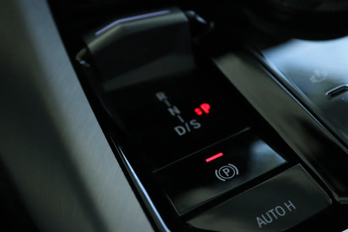 30e xDrive M-Sport | Harman & Kardon | Head-up | 360 Camera | Panoramadak | Stoelverwarming | Iconic Glow | Memory | Adaptief Led |