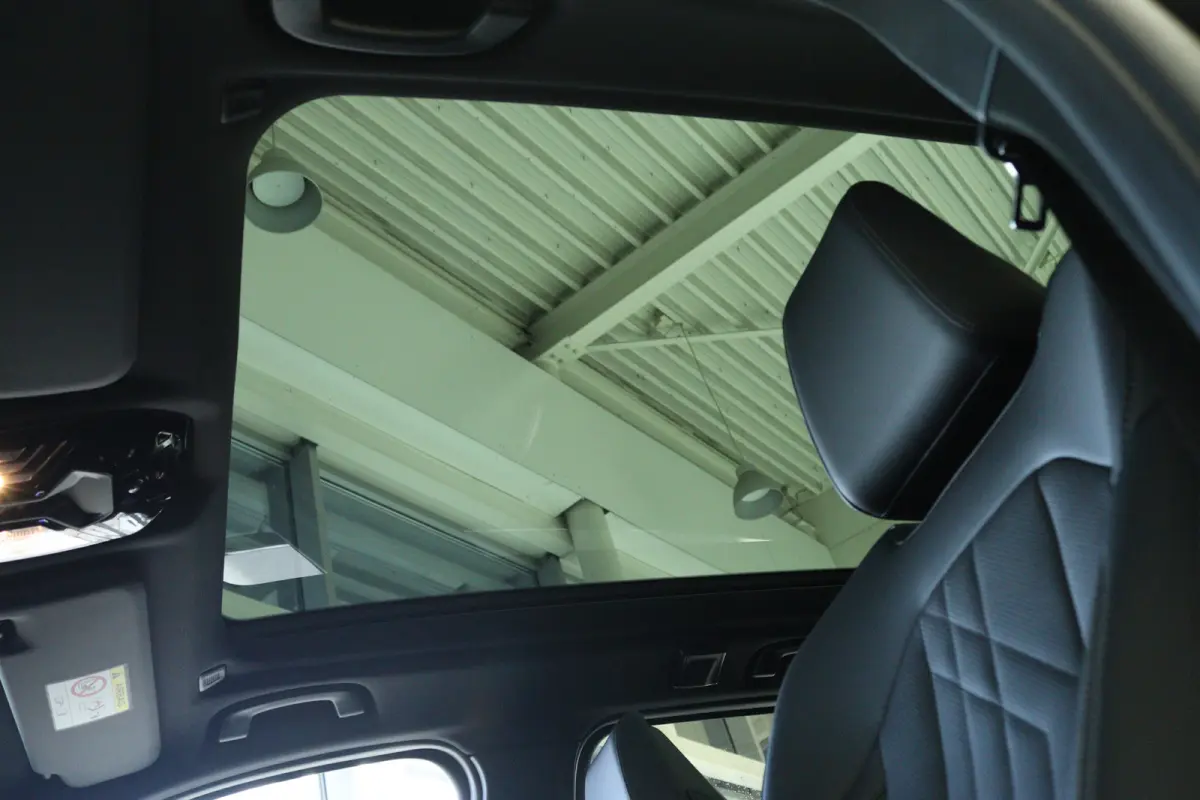 30e xDrive M-Sport | Harman & Kardon | Head-up | 360 Camera | Panoramadak | Stoelverwarming | Iconic Glow | Memory | Adaptief Led |