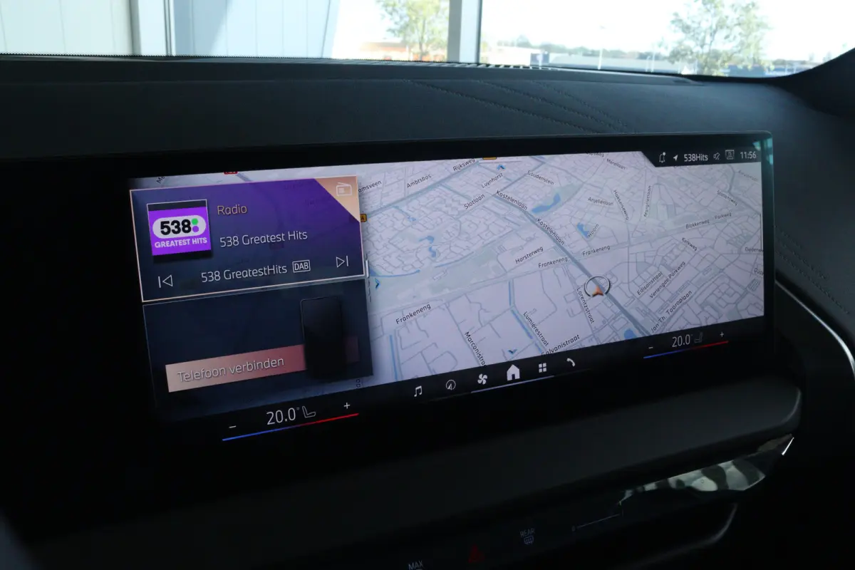 30e xDrive M-Sport | Harman & Kardon | Head-up | 360 Camera | Panoramadak | Stoelverwarming | Iconic Glow | Memory | Adaptief Led |