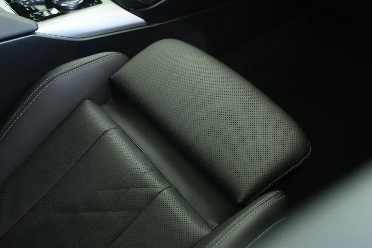 30e xDrive M-Sport | Harman & Kardon | Head-up | 360 Camera | Panoramadak | Stoelverwarming | Iconic Glow | Memory | Adaptief Led |