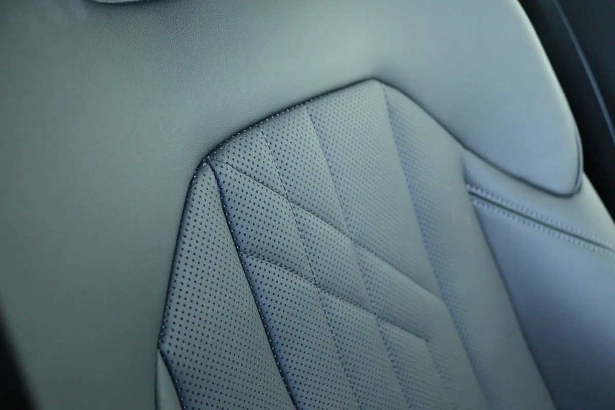30e xDrive M-Sport | Harman & Kardon | Head-up | 360 Camera | Panoramadak | Stoelverwarming | Iconic Glow | Memory | Adaptief Led |