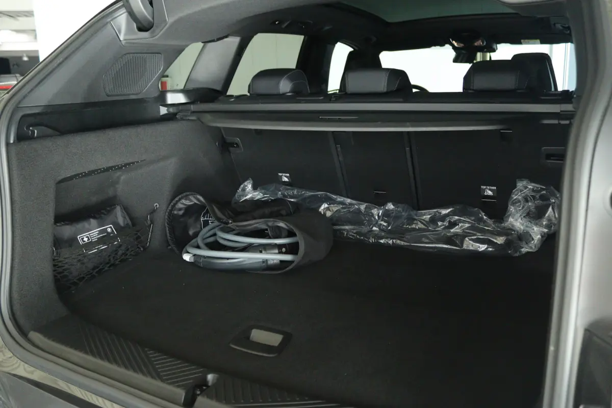 30e xDrive M-Sport | Harman & Kardon | Head-up | 360 Camera | Panoramadak | Stoelverwarming | Iconic Glow | Memory | Adaptief Led |