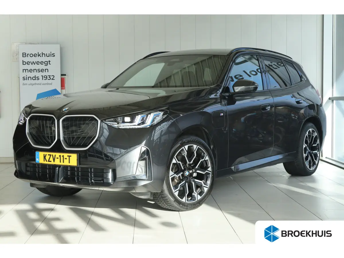 30e xDrive M-Sport | Harman & Kardon | Head-up | 360 Camera | Panoramadak | Stoelverwarming | Iconic Glow | Memory | Adaptief Led |