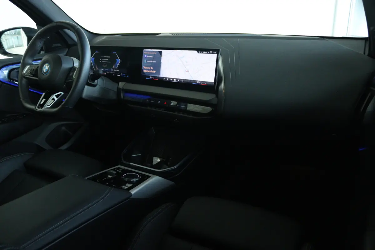 30e xDrive M-Sport | Harman & Kardon | Head-up | 360 Camera | Panoramadak | Stoelverwarming | Iconic Glow | Memory | Adaptief Led |