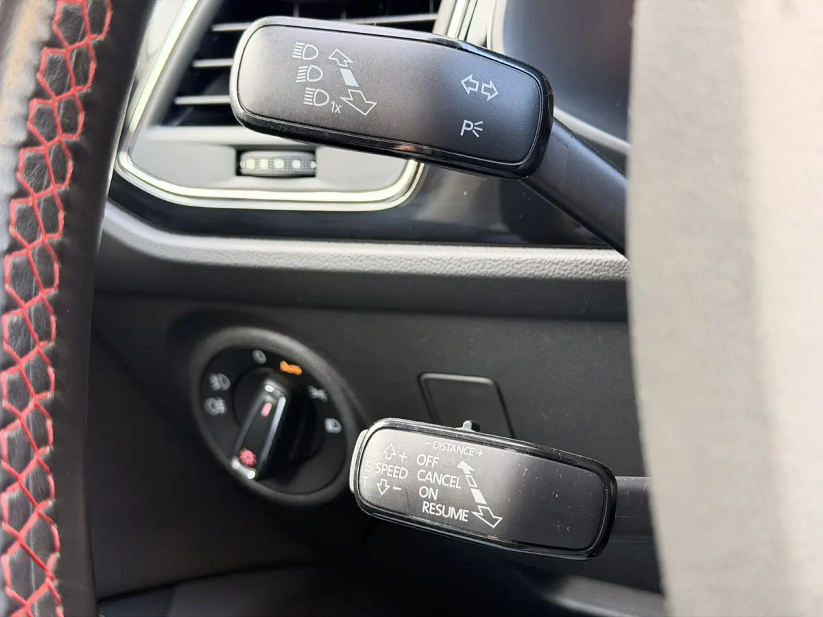 FR 1.8 TSI DSG Pano 19'' Sound CarPlay ACC Leder/alca LED
