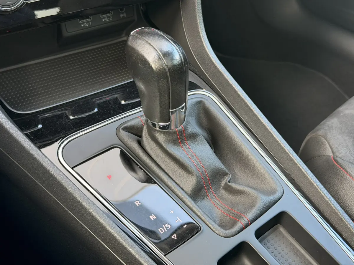 FR 1.8 TSI DSG Pano 19'' Sound CarPlay ACC Leder/alca LED