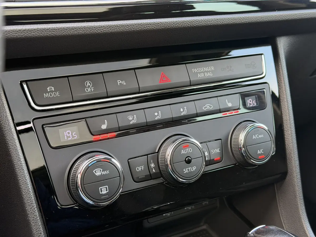 FR 1.8 TSI DSG Pano 19'' Sound CarPlay ACC Leder/alca LED