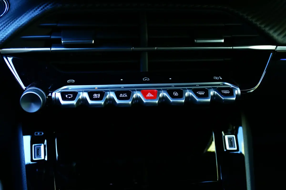 GT | Active Safety Brake met camera en radar (automatisch noodremsysteem) met Distance Alert (waarschuwing dreigende aanrijding) | Advanced Active Safety Brake met camera en radar | Climate 