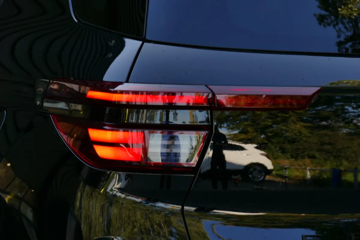 GS | 17" Lichtmetalen velgen in Zwart met 215/60 R17 banden | Achteruitrijcamera | Dode hoek waarschuwing