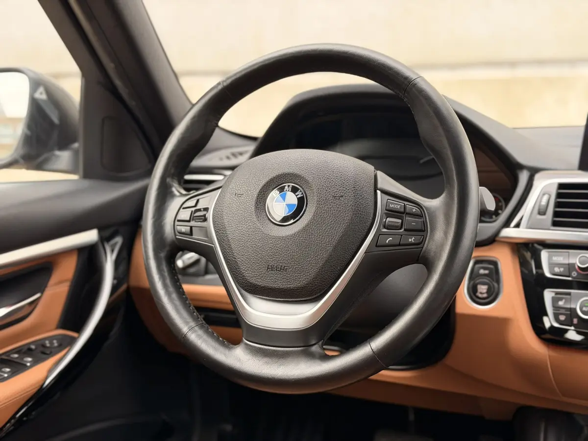 318i Luxury Line Aut. Leder LED Virtual Camera Keyless Navi