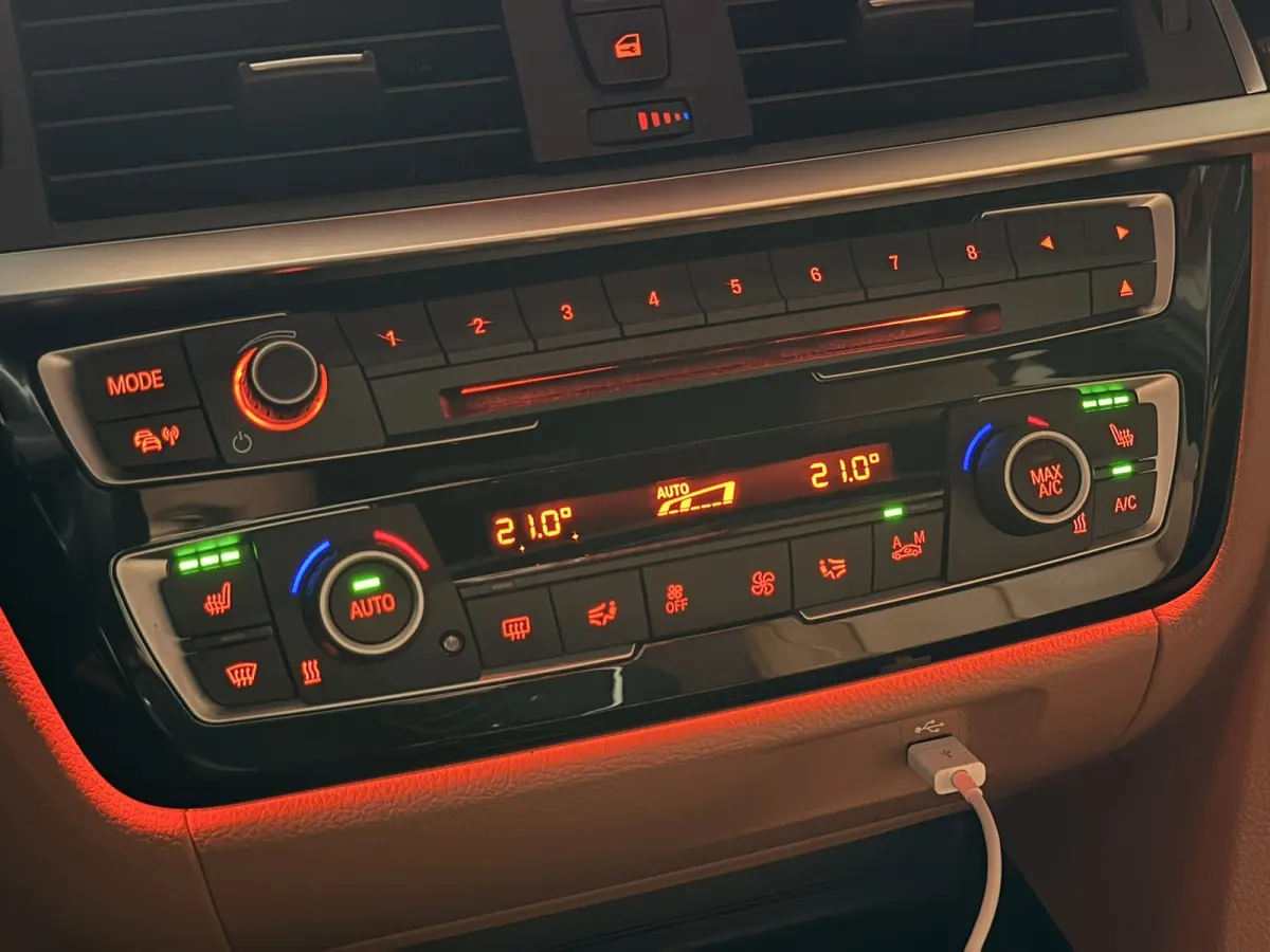 318i Luxury Line Aut. Leder LED Virtual Camera Keyless Navi