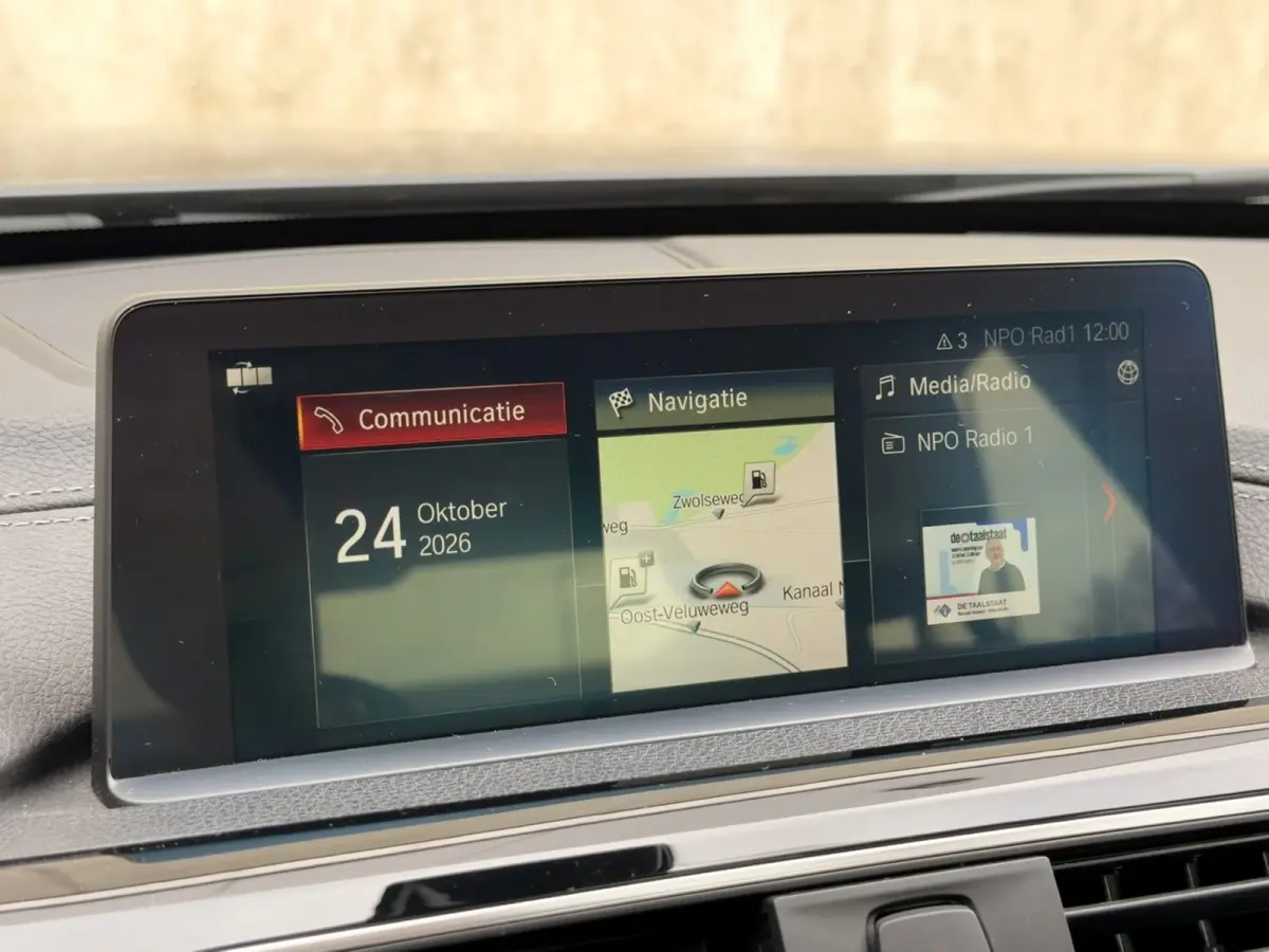 318i Luxury Line Aut. Leder LED Virtual Camera Keyless Navi