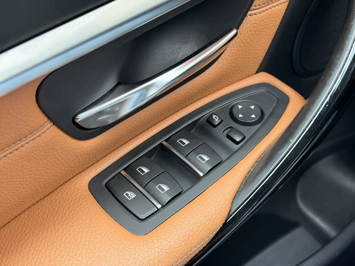 318i Luxury Line Aut. Leder LED Virtual Camera Keyless Navi