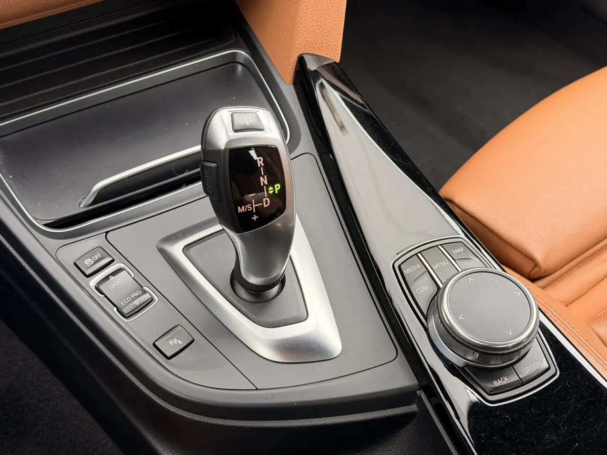 318i Luxury Line Aut. Leder LED Virtual Camera Keyless Navi