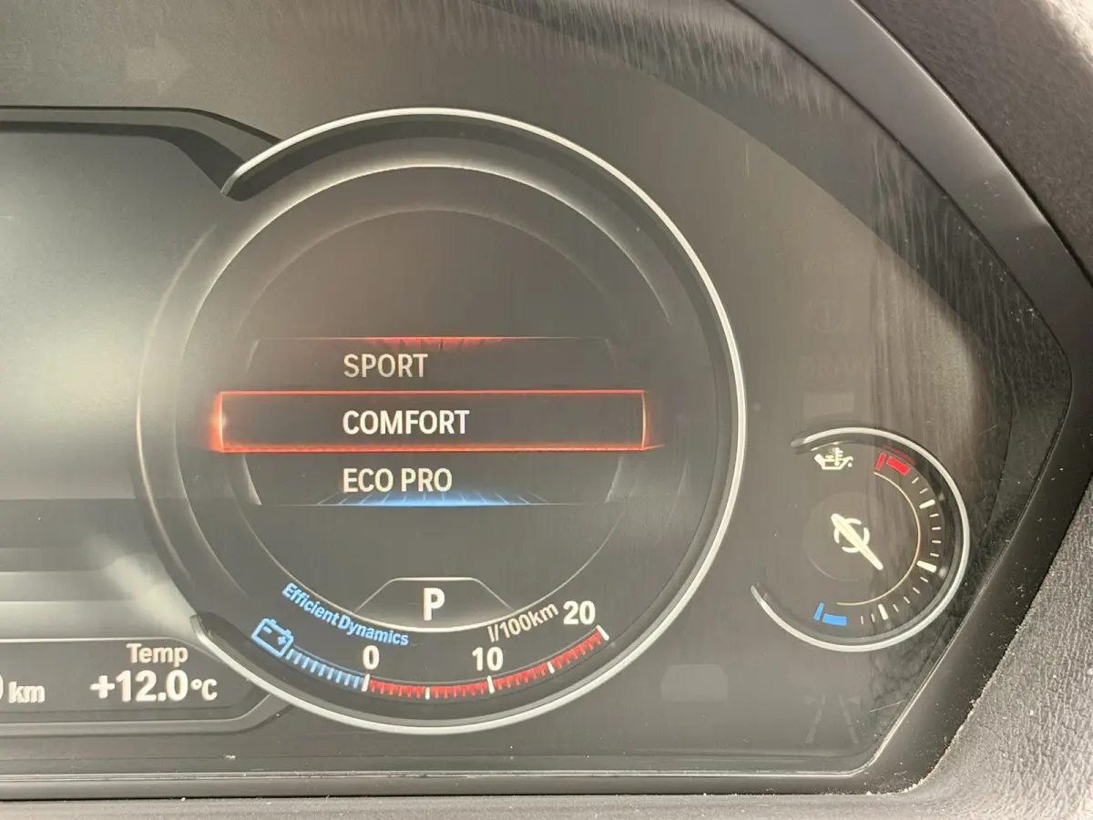 318i Luxury Line Aut. Leder LED Virtual Camera Keyless Navi
