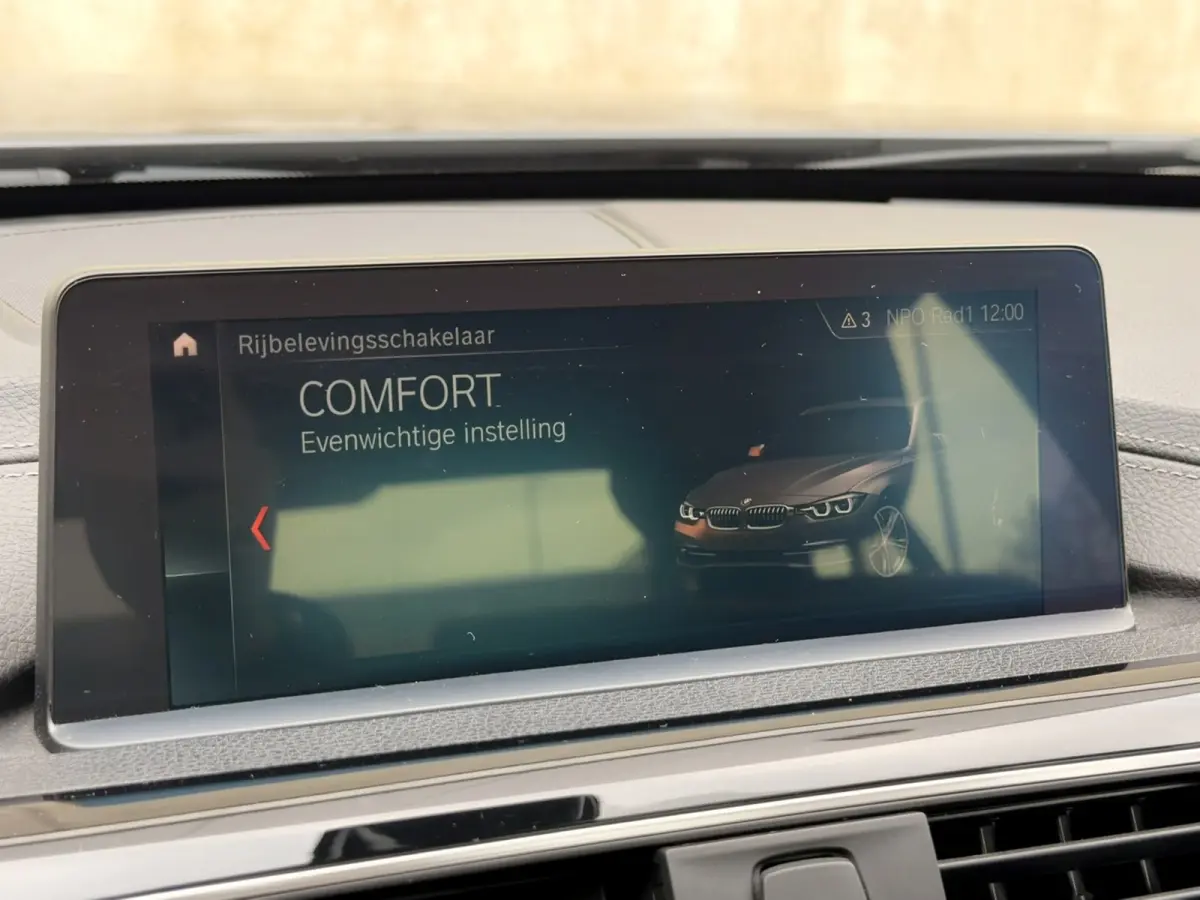 318i Luxury Line Aut. Leder LED Virtual Camera Keyless Navi