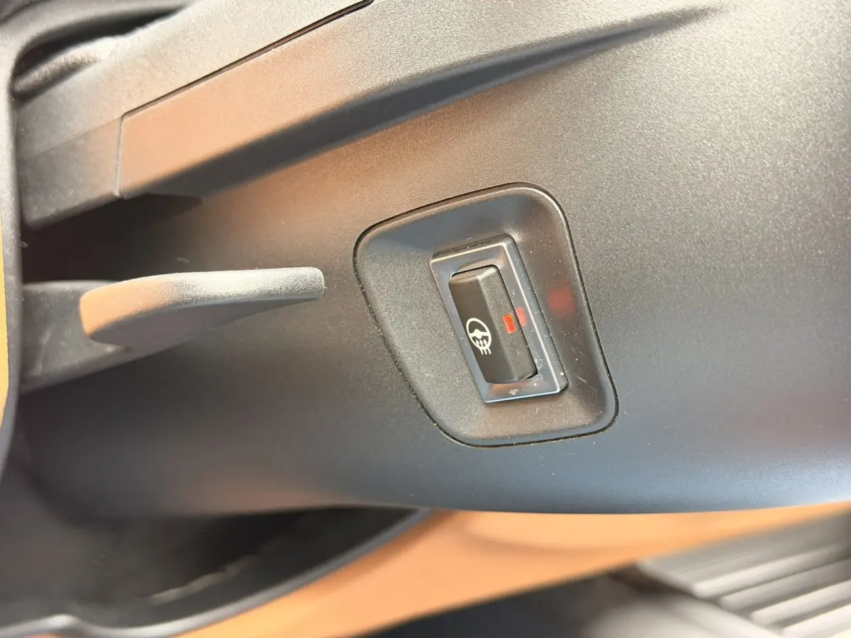 318i Luxury Line Aut. Leder LED Virtual Camera Keyless Navi