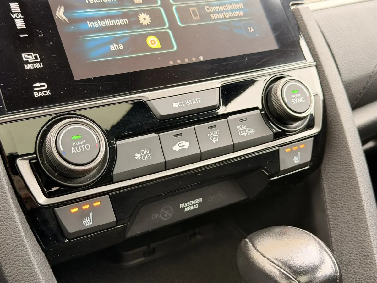1.0 i-VTEC Aut. Pano Trekh. Camera CarPlay ACC LED Navi