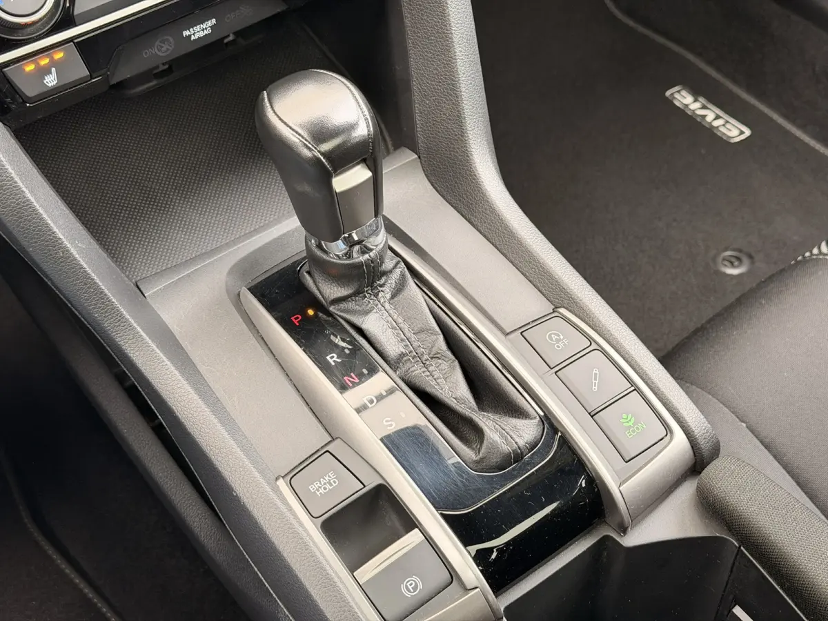 1.0 i-VTEC Aut. Pano Trekh. Camera CarPlay ACC LED Navi