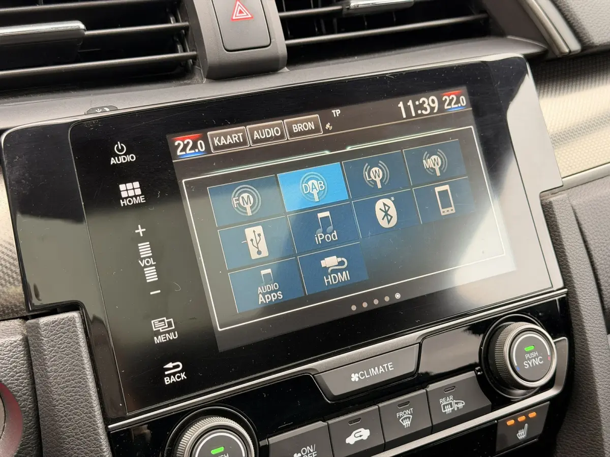1.0 i-VTEC Aut. Pano Trekh. Camera CarPlay ACC LED Navi