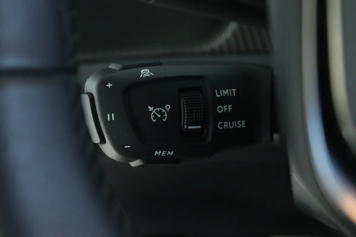 1.2 Turbo Allure Pack | Adapt. Cruise | Stoelverwarming | Carplay | Camera | i-Cockpit | Navigatie | LMV | LED |
